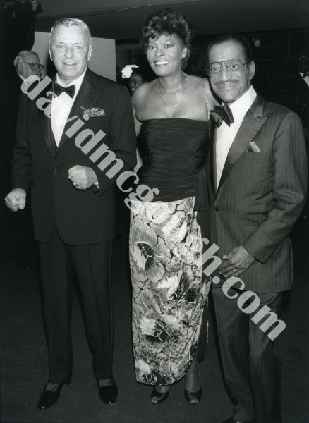 Frank Sinatrs, Dionne Warwick, Sammy Davis Jr. 1989, NY.jpg